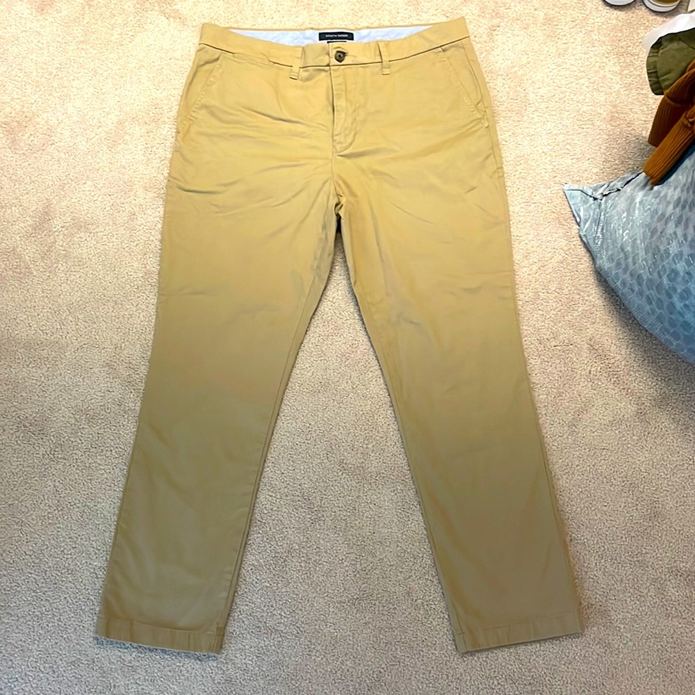 Tan Tommy Hilfiger slim fit chino pants!